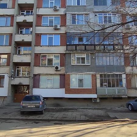 Уютен Апартамент В Търговище - 2 Спални И Кухня Eksteriør bilde