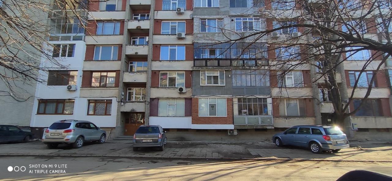 Уютен Апартамент В Търговище - 2 Спални И Кухня Eksteriør bilde