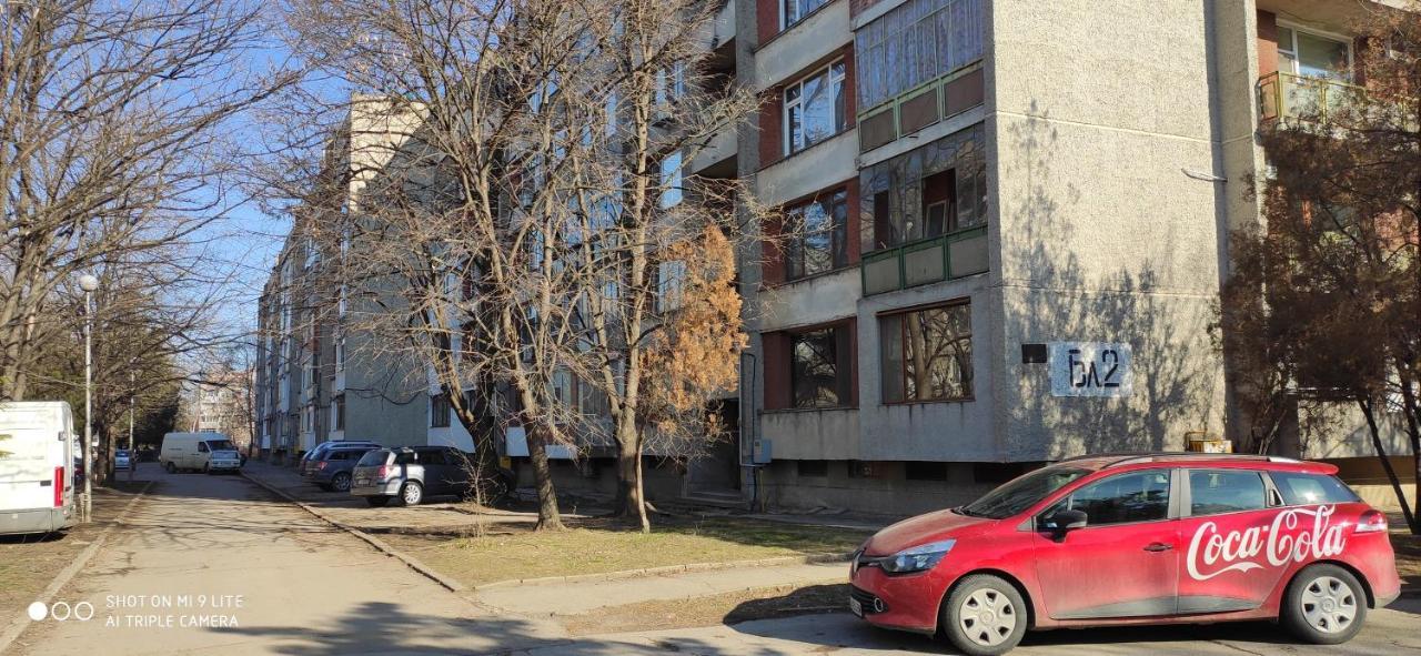 Уютен Апартамент В Търговище - 2 Спални И Кухня Eksteriør bilde